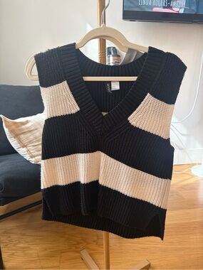 Chunky V-Neck Striped Sweater Vest in Black and Cream